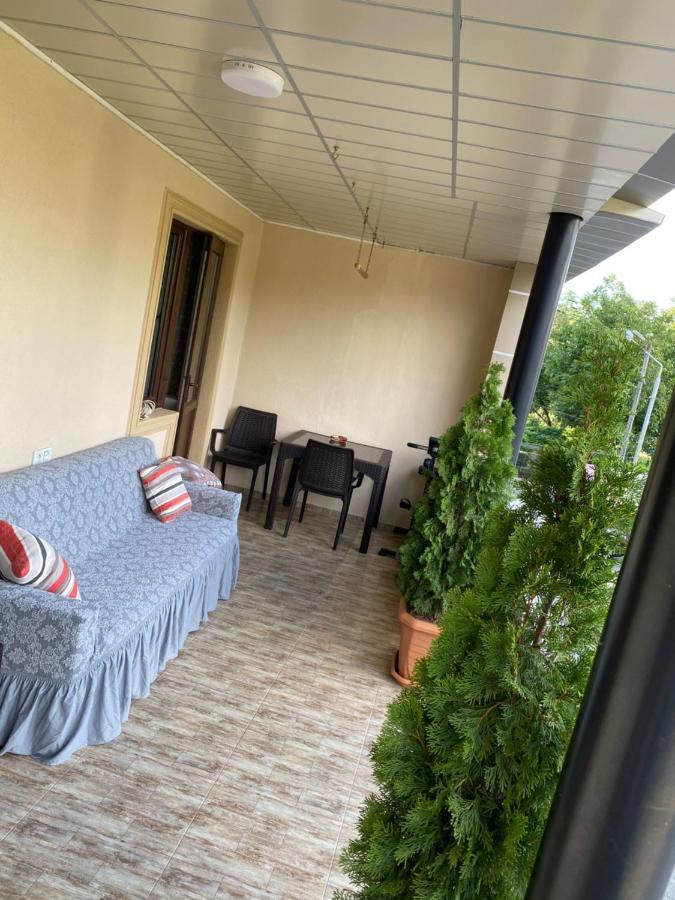 Ferienwohnung Warm Flat Gonio Exterior foto