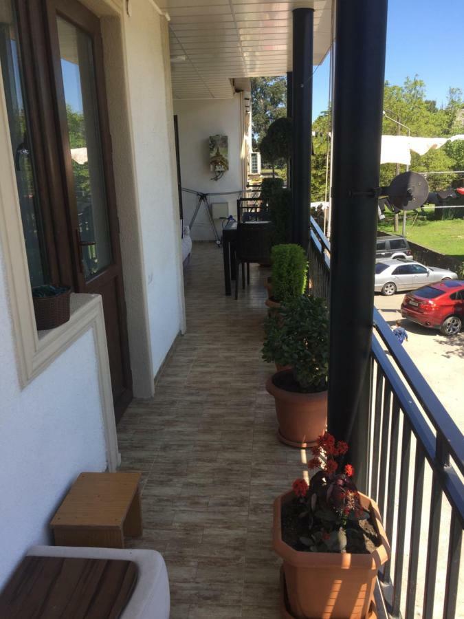 Ferienwohnung Warm Flat Gonio Exterior foto
